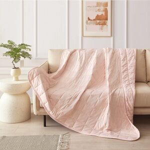 ❄️‎ NWT Cooling Throw Blanket 60"x70" ❄️
